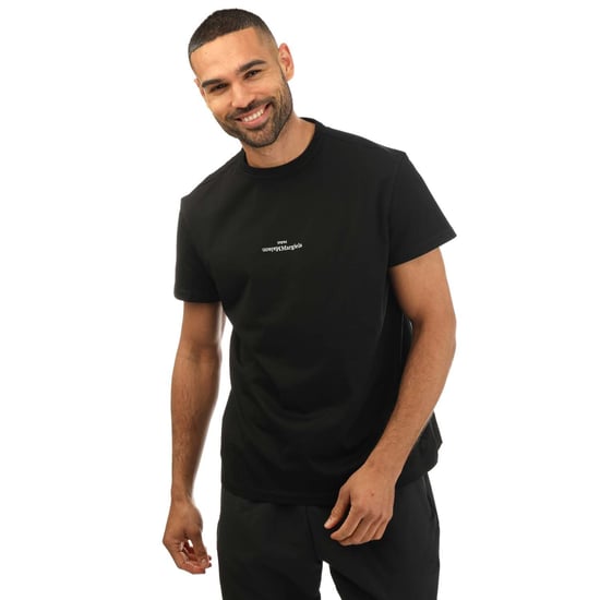 Camiseta de logo de texto bordado de Maison Margiela para hombre en negro - Image 1