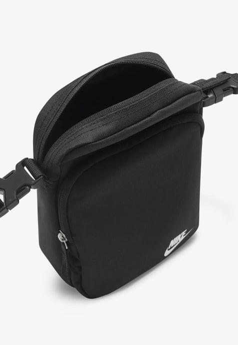 Bolso Nike Heritage Cross-Body Negro - Image 4