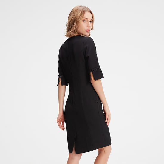 Short dress with contracted stitching - Image 4
