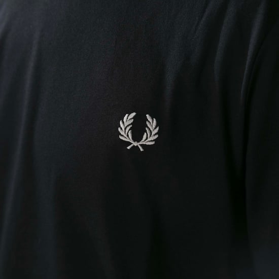 Fred Perry Camiseta Negra Con Vinta Doble - Image 5