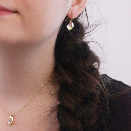 Pendientes de corazón de cristal - dorado y blanco brillante - Image 2