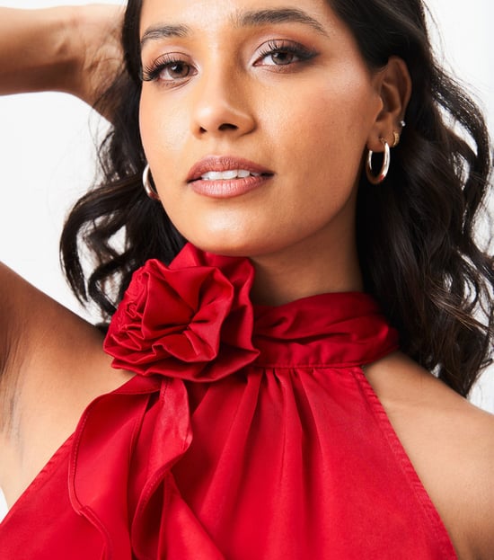 Corsé rojo con volante y cuello halter - Image 2