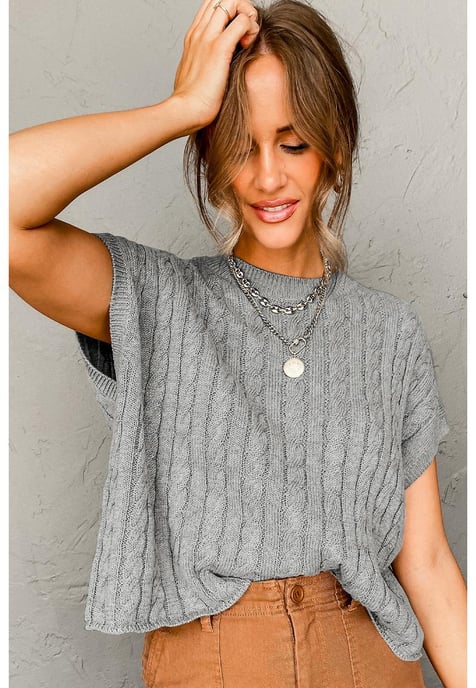 Suéter de punto trenzado gris con cuello redondo y mangas cortas - Image 3