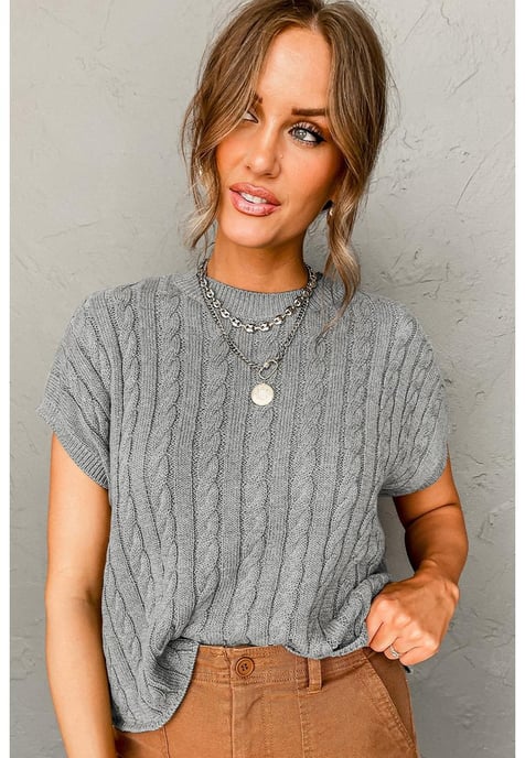 Suéter de punto trenzado gris con cuello redondo y mangas cortas - Image 4