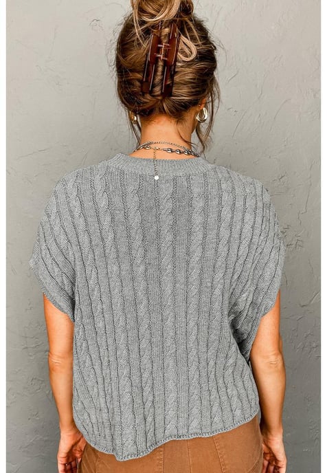 Suéter de punto trenzado gris con cuello redondo y mangas cortas - Image 5