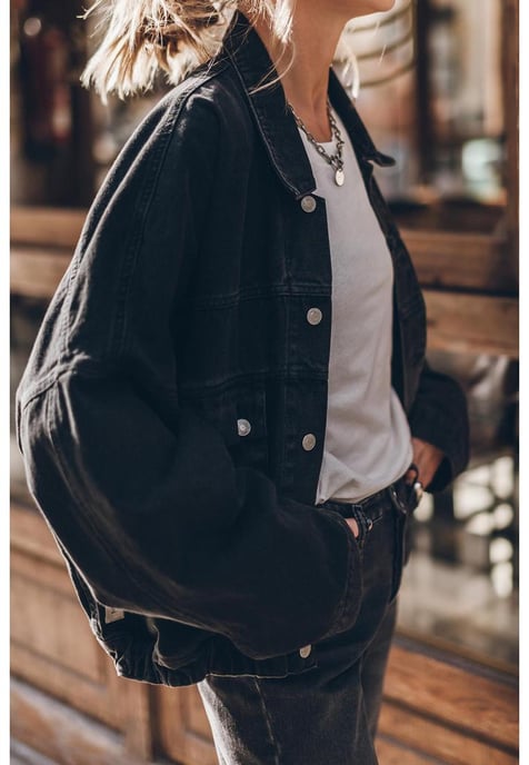 Chaqueta de denim con solapas y bolsillos de botón de metal negro  - Image 5