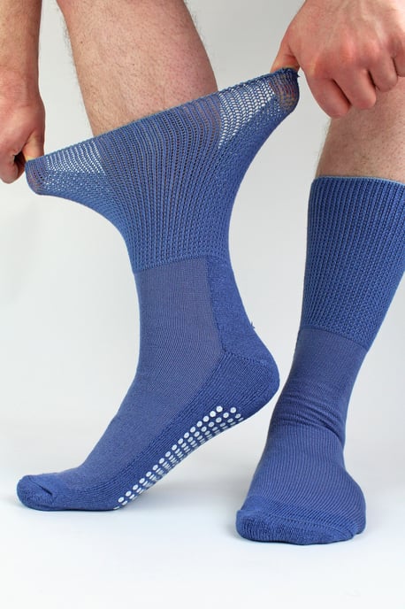 Paquete de 4 calcetines de bambú para diabéticos con puños para hombres y mujeres - Image 2