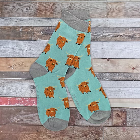 Calcetines de bambú de regalo para los amantes de las vacas. - Image 4