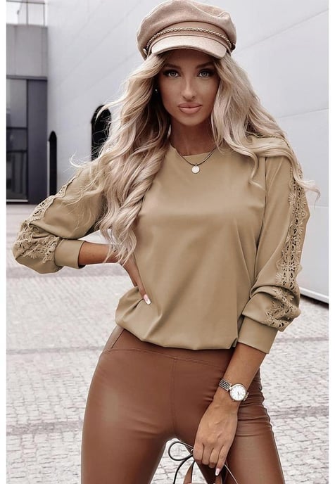 Top de Cuello Redondo de Laza de Encaje Croché con Parche en Beige Francés Claro - Image 2