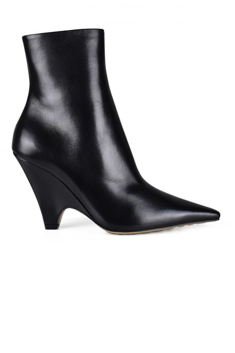 Bottega Veneta Botines Punta Negro - Image 1