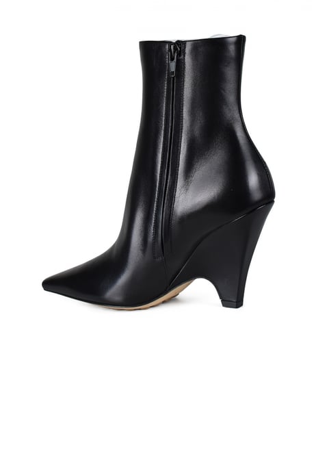 Bottega Veneta Botines Punta Negro - Image 4