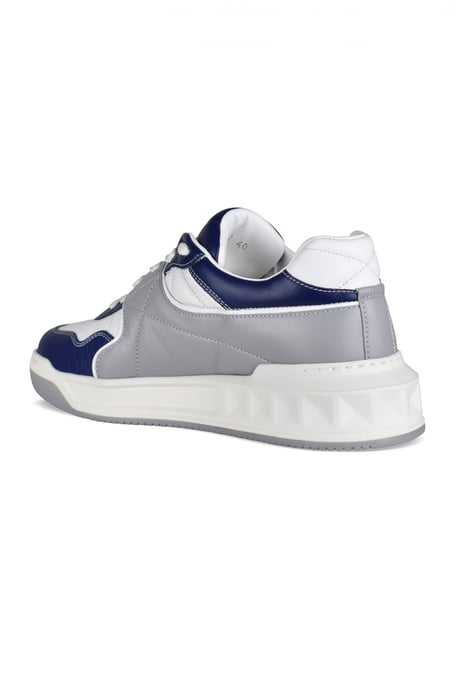 Valentino Garavani Sneakers One Stud Gris - Image 3