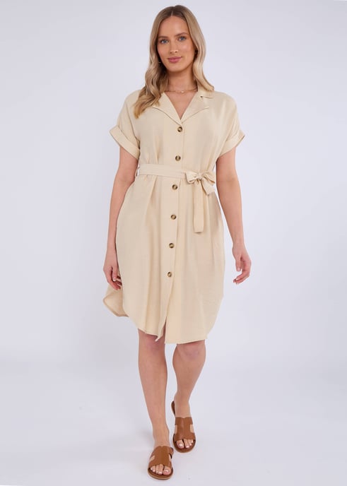 Vestido camisero oversize de viscosa con cinturón beige utilitario - Image 1