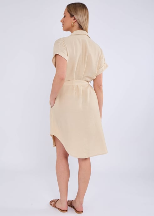 Vestido camisero oversize de viscosa con cinturón beige utilitario - Image 2