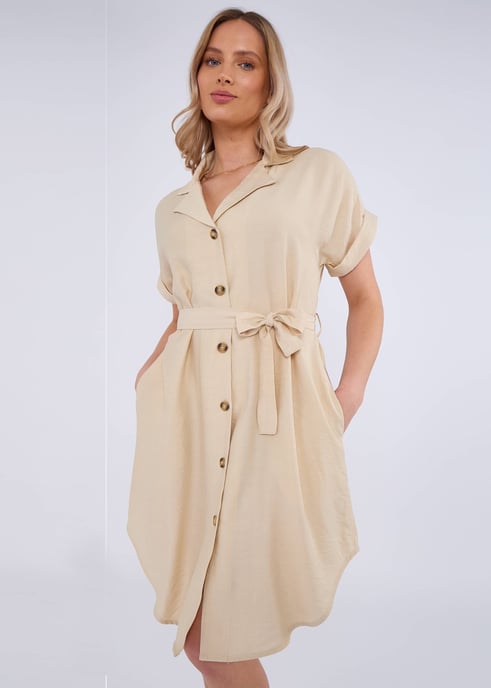 Vestido camisero oversize de viscosa con cinturón beige utilitario - Image 3