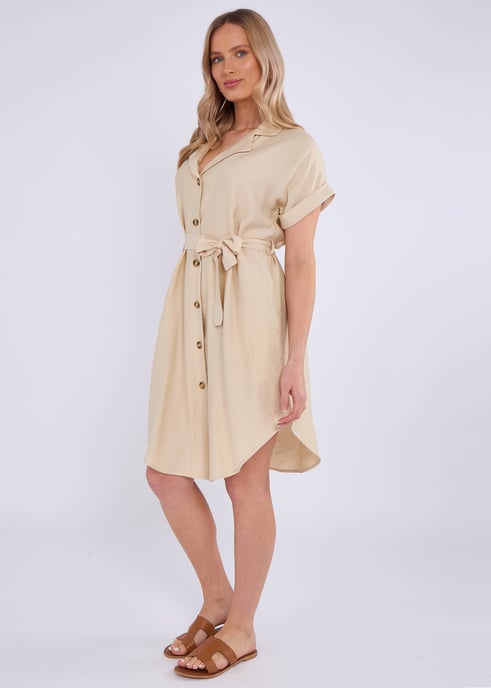 Vestido camisero oversize de viscosa con cinturón beige utilitario - Image 4