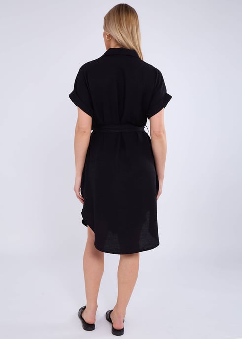 Vestido camisero oversize de viscosa con cinturón utilitario negro - Image 2