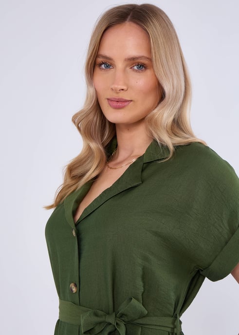 Vestido camisero caqui con cinturón de viscosa de gran tamaño - Image 3
