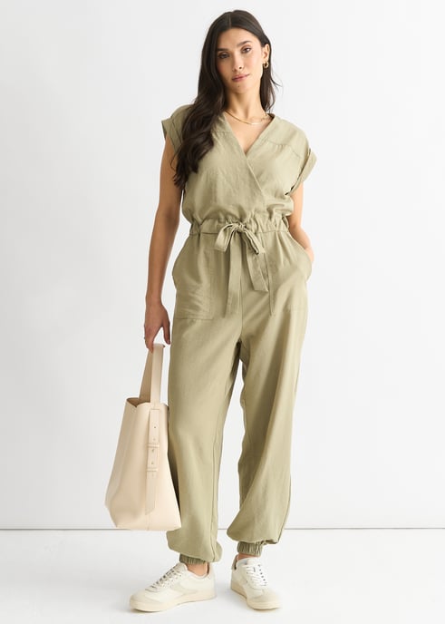 Mono con cinturón verde salvia - Image 1