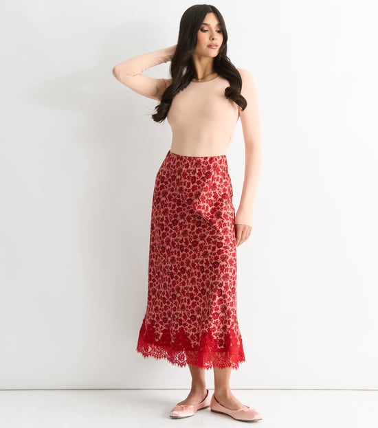 Falda midi roja de encaje floral al bies - Image 4