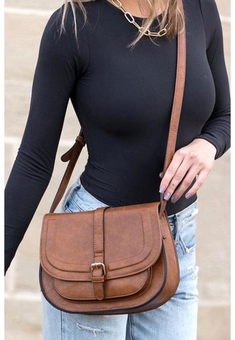 Bolso de hombro de cuero PU con hebilla magnética y aletines de castaña - Image 1