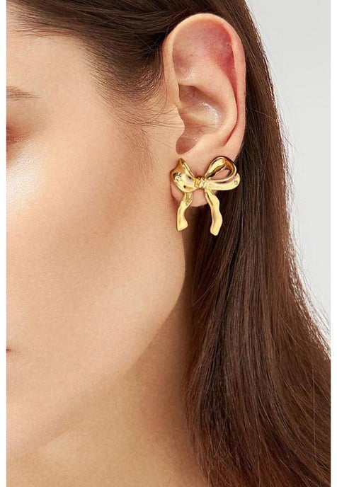 Pendientes de Perno Elegantes con Diseño de Lazo de Oro - Image 3