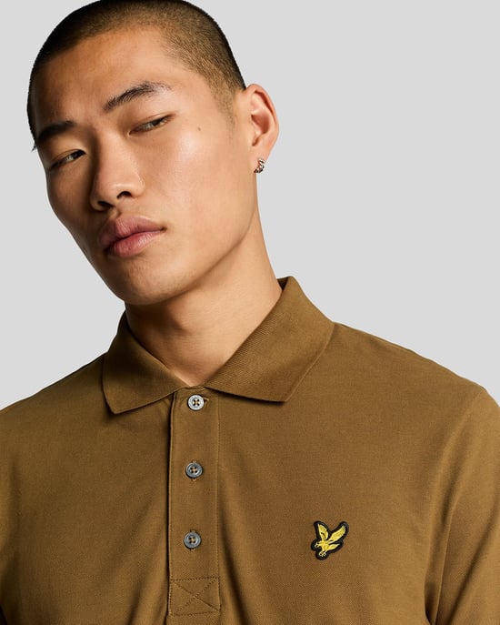 Polo marrón ortiga salvaje con logo en el pecho de Lyle & Scott - Image 4