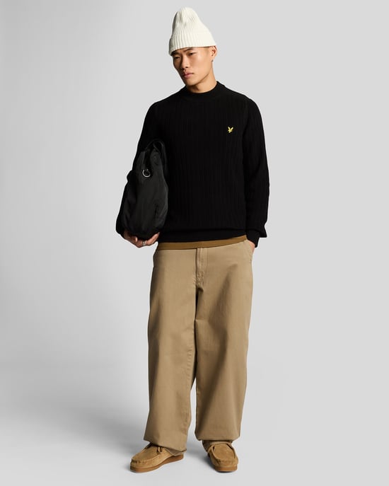 Jersey negro azabache con cuello alto y canalé liso de Lyle & Scott - Image 2