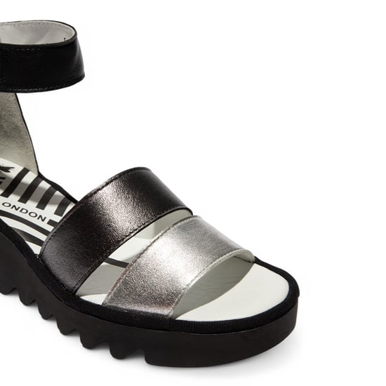 Sandalias de cuña tipo alpargatas Fly London BONO290FLY de piel Idra plateada y negra para mujer - Image 4