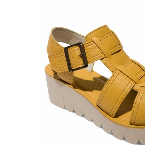 Sandalias de piel con cuña y plataforma tipo alpargatas amarillas Bumblebee YUDD236FLY para mujer de Fly London - Image 4