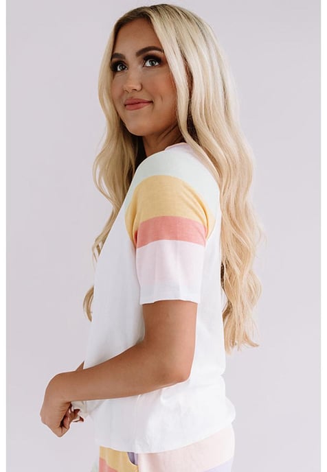 Conjunto de Camiseta y Pantalones Cortos de Rayas Arcoíris Blancas - Image 2