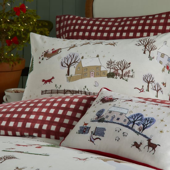 Juego de Edredón Reversible Impreso de Navidad Cotswolds de Furn - Image 2