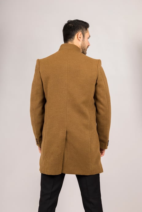 Abrigo de mezcla de lana con cuello alto color tostado para hombre - Image 2