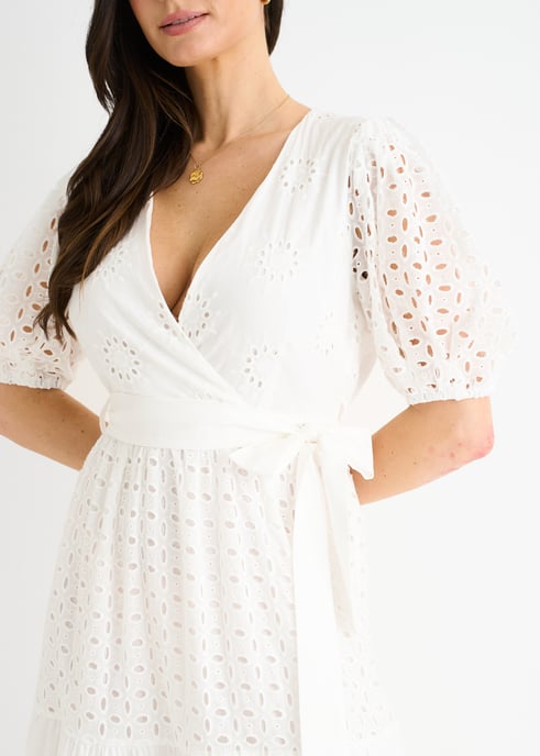 Vestido blanco con cinturón y broderie de algodón - Image 2