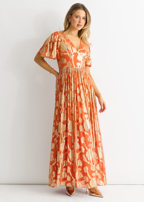 Maxi Vestido con Mangas Flutter en Jacquard Metalizado Naranja - Image 3