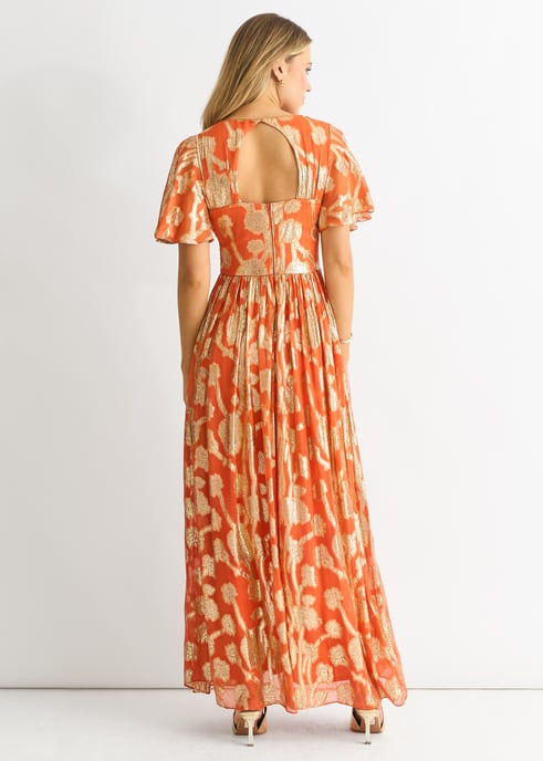 Maxi Vestido con Mangas Flutter en Jacquard Metalizado Naranja - Image 4