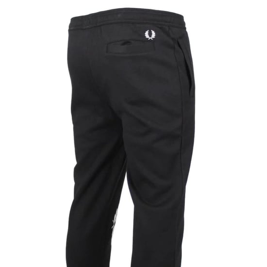 Pantalones deportivos negros con pernera grande y marca Fred Perry - Image 4