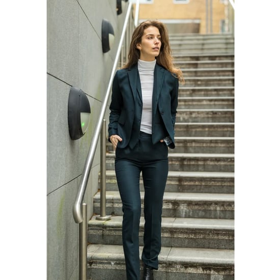 Traje de tres piezas entallado para mujer en color oliva con cuadros Príncipe de Gales - Image 6