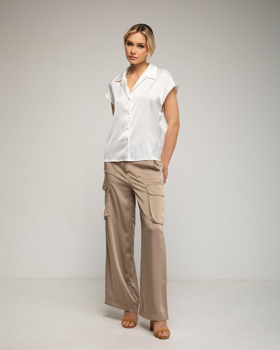Blusa con cuello pico y solapas - Image 4