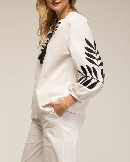 Set de pantalon y top con bordados en las mangas - Image 3