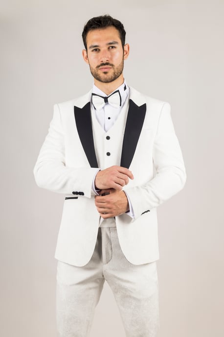 Terno de boda formal de terciopelo blanco para hombre de 3 piezas - Image 1