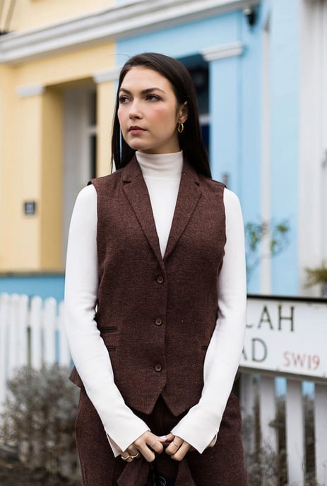Conjunto de dos piezas para mujer, blazer y chaleco de tweed de lana con diseño de espiga en color marrón óxido - Image 6
