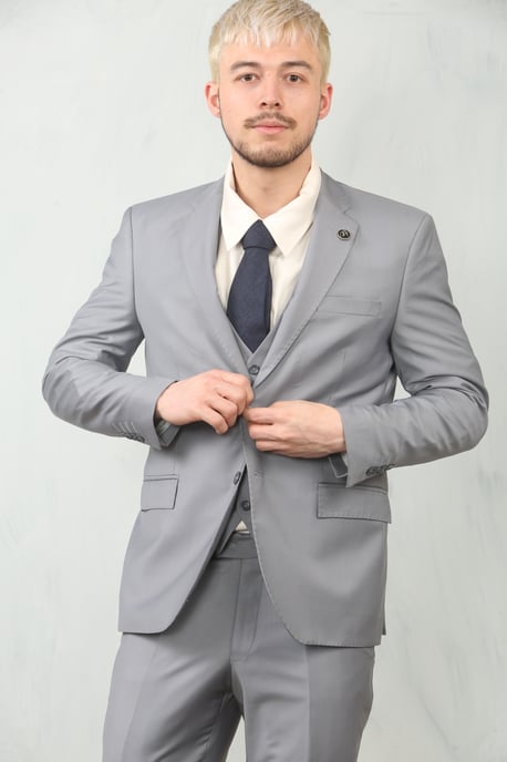 Traje Clásico Formal para Hombre en Gris de 3 Piezas para Prom y Trabajo - Image 3
