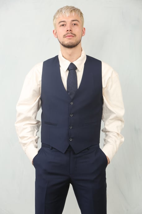Traje Clásico Formal de Tres Piezas para Hombre en Color Marino - Image 4