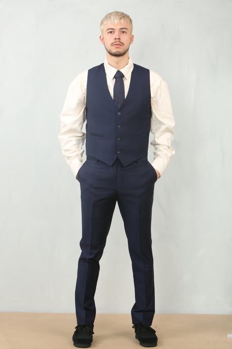 Traje Clásico Formal de Tres Piezas para Hombre en Color Marino - Image 5