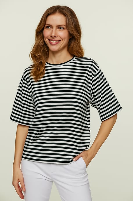 Top oversize de viscosa y elastano con rayas anchas en blanco y negro - Image 2