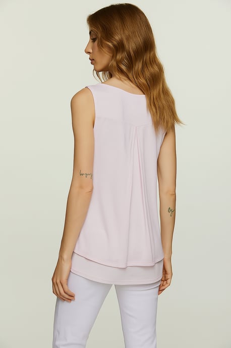 Top tipo túnica en capas de color rosa suave con abertura en la espalda - Image 4