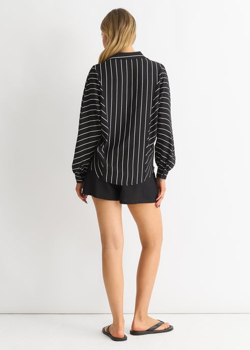 Camisa negra de manga larga a rayas Batwing - Image 4