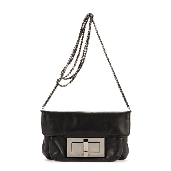 Chanel Giant Lock Reissue Mademoiselle Flap en Negro Piel de becerro - Image 1