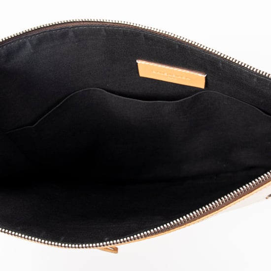 Balenciaga Logo Zip Clutch en Beige/Bronceado Lienzo - Image 3